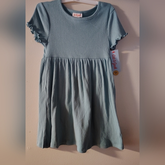 (2) NWT 5T Beautiful Dresses Strips & Plain. 🩷🩷 - Picture 2 of 5